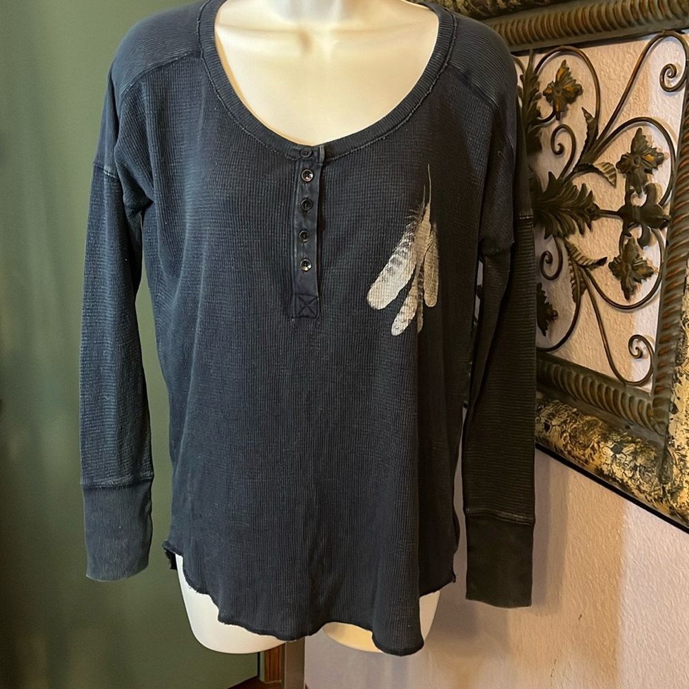 Cool American Eagle navy henley/ feather graphic waffle material  top Sz S💚